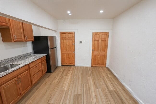 Photo - 114 Amory St Apartment