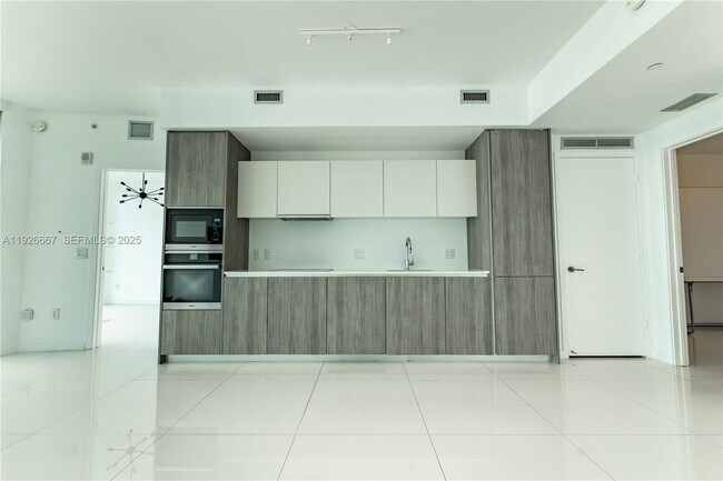 Foto del edificio - 2900 NE 7th Ave