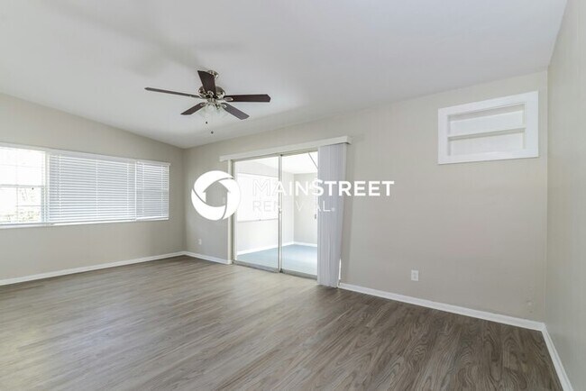 Foto del edificio - 3 Bedroom Pet-Friendly Home in Sarasota, FL with Main Street Renewal