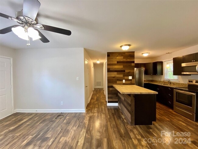 Building Photo - 1108 Ridgewood Dr