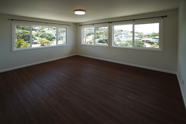 Building Photo - 4494 Sierra Dr