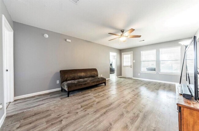 Foto del edificio - 5007 Abbie Ln
