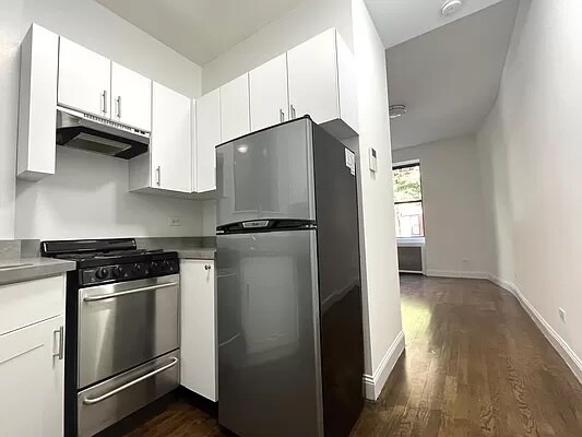 Building Photo - 228 E 89th St