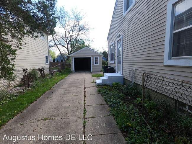 Building Photo - 3 br, 2 bath House - 2428 Oakshire