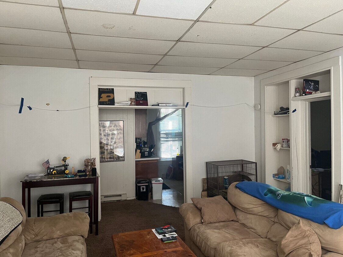 Unidad de sala de estar A - 415 N Chauncey Ave