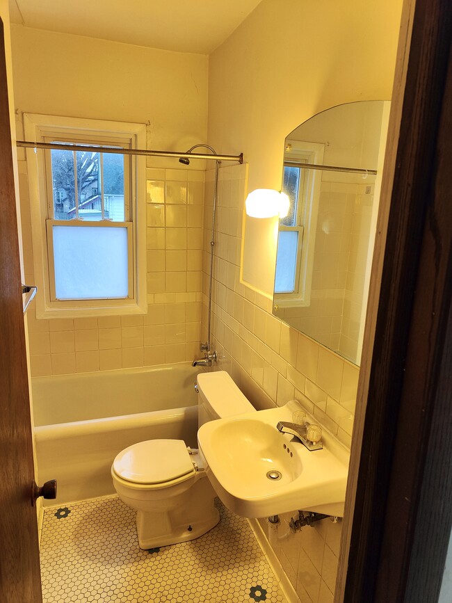 Building Photo - 1221 29th Avenue Northeast