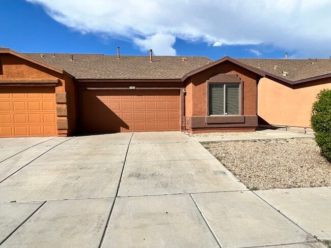 Building Photo - Two Bedroom Home