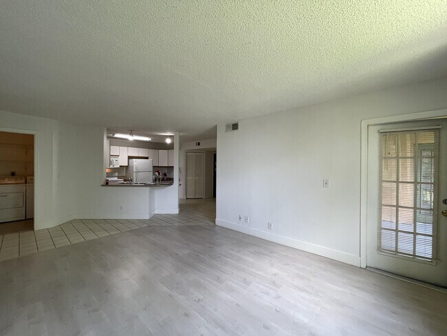 Foto del edificio - 4035 W McNab Rd
