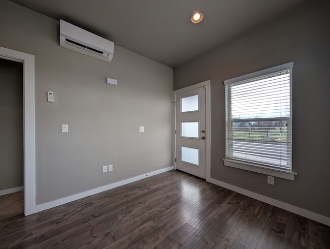 Foto del edificio - Beautiful 2 bedroom/1 bath home. Landscaping included!