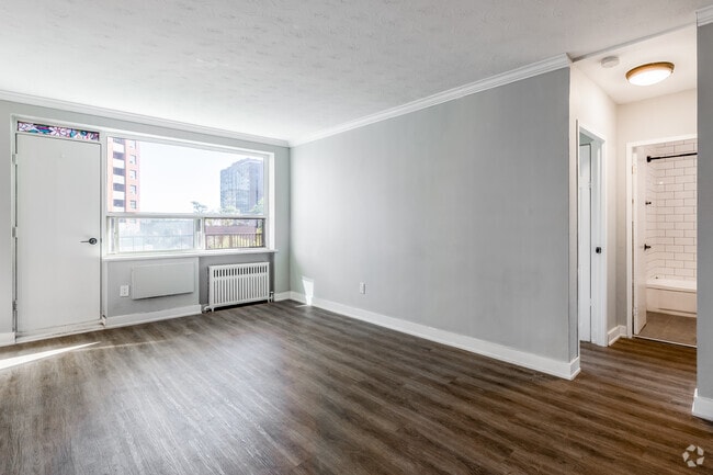 1BR, 1BA - 578SF - Living Room - 91 Wellesley Street