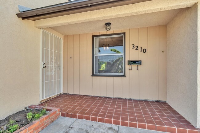 Front Door- Entry - 3210 Geronimo Ave