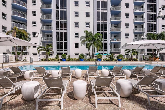 Lounge by the community pool - Paramount on Lake Eola