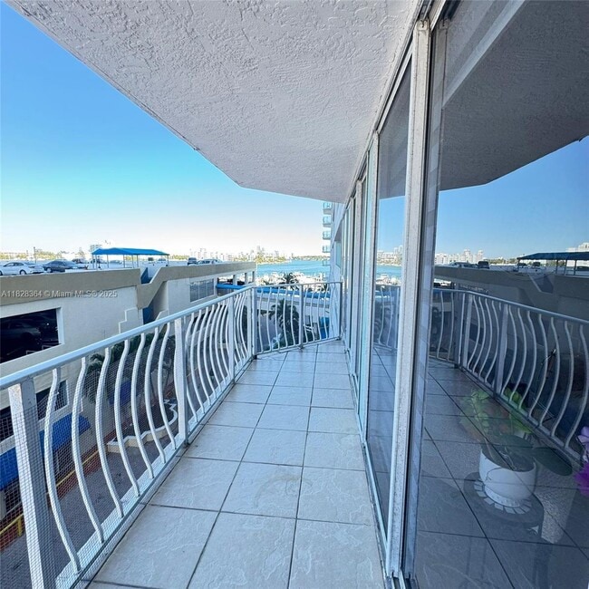 Building Photo - 7601 E Treasure Dr