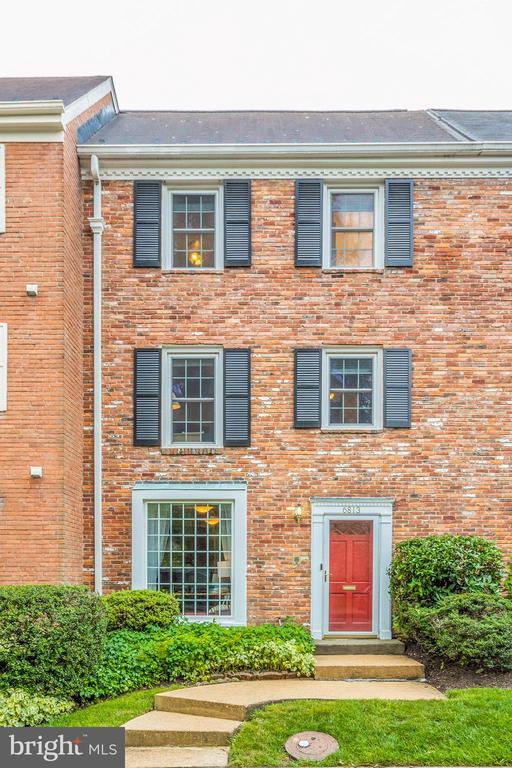 Building Photo - 6813 Market Square Dr