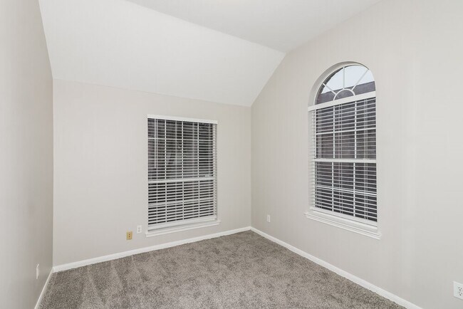 Foto del edificio - 6807 Highwind Bend Ln