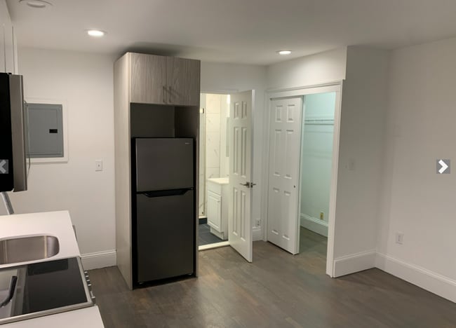 Building Photo - 225 Newbury St