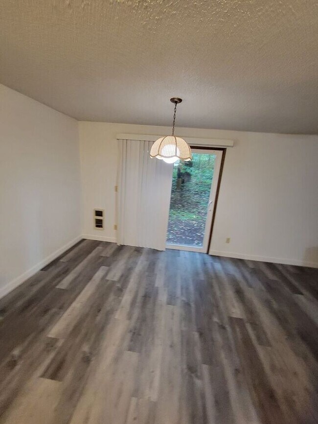 Building Photo - West Olympia 2bdr 1.5bath Townhome w/ garage & parking & a office