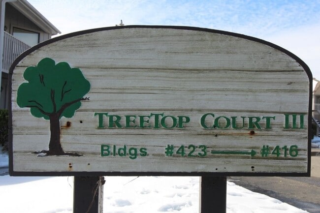 Building Photo - 1BR/1BA Top Floor Condo – Island Green (Tr...