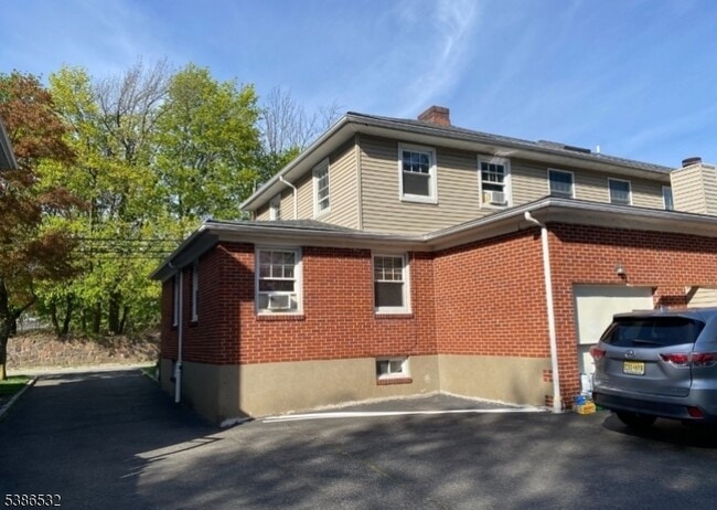 Building Photo - 36 Elm Rd