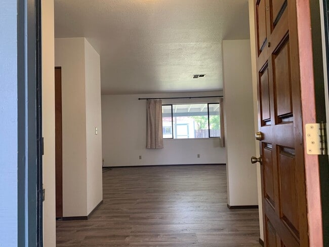 Foto del edificio - Make this your new home!