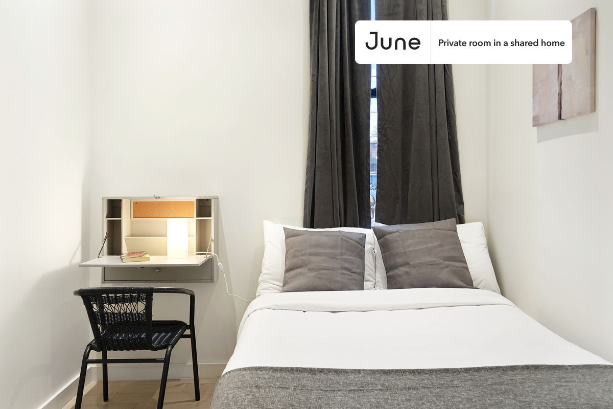 Foto principal - Private bedroom in 6 bed/3 bath Home