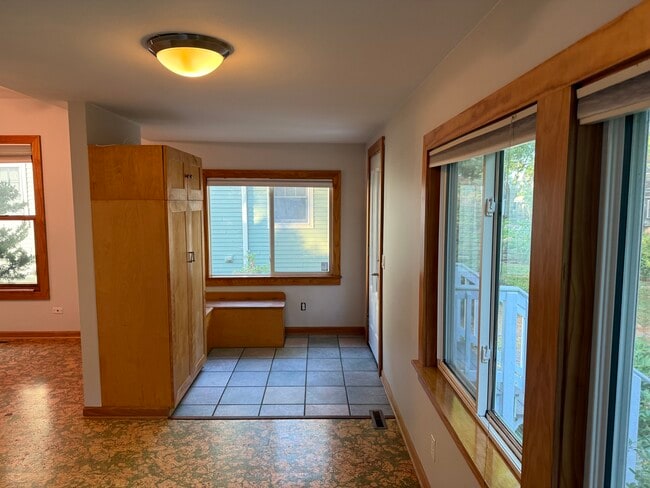 Foto del edificio - 1333 E Wilson St