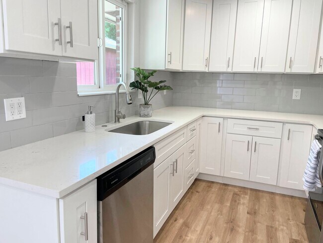 Fully remodeled kitchen with stainless steel appliances - 1610 Porter Way