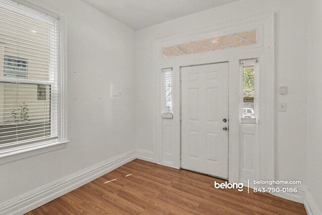 Building Photo - 914 Beman St