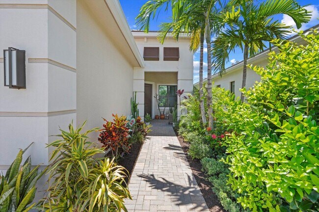 Foto del edificio - 16124 Key Biscayne Ln