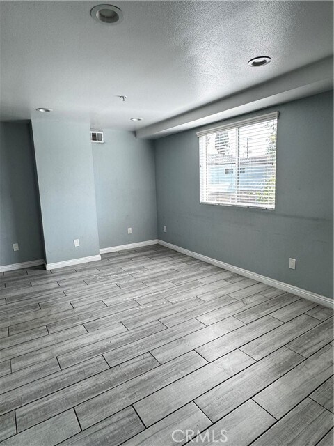 Foto del edificio - 433 E 30th St