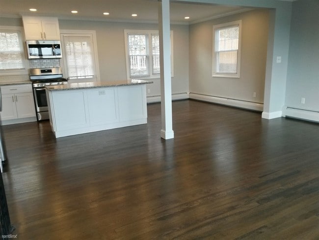 Building Photo - 4 br, 1.5 bath House - 307 Weed Ave