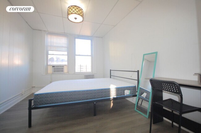 Foto del edificio - 240 E 92nd St