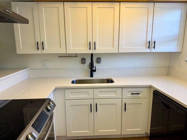 Foto del edificio - Serene Living at Townhomes of Lake Seminole 2/1.5 - 2 story condo