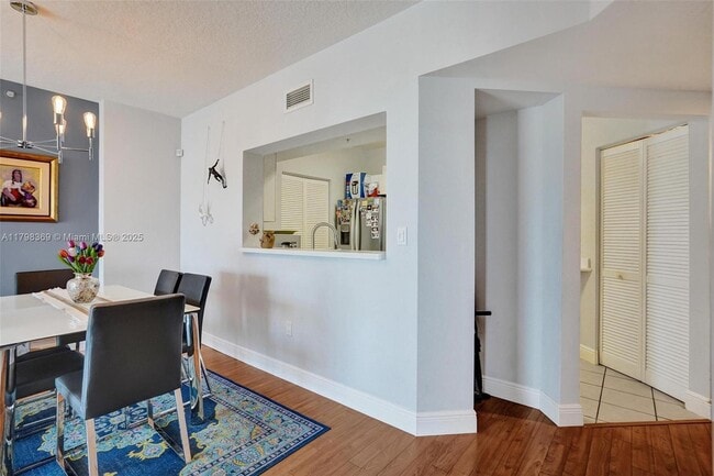 Building Photo - 3020 NE 32nd Ave