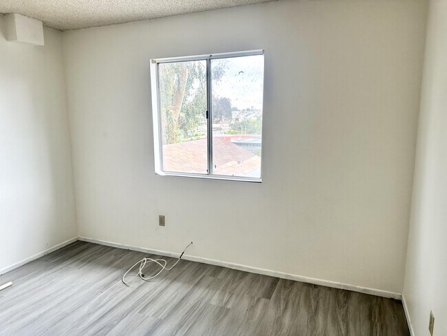 Building Photo - 6950 Bullock Dr