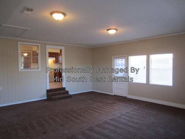 Building Photo - 1316 Busby Cove