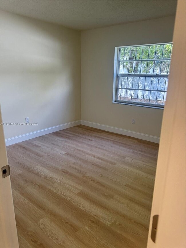 Foto del edificio - 220 NW 107th Ave