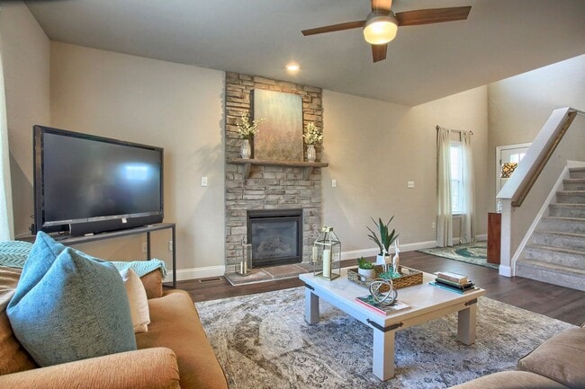 Building Photo - 3/BR luxury carriage home for rent FULLY FURNISHED