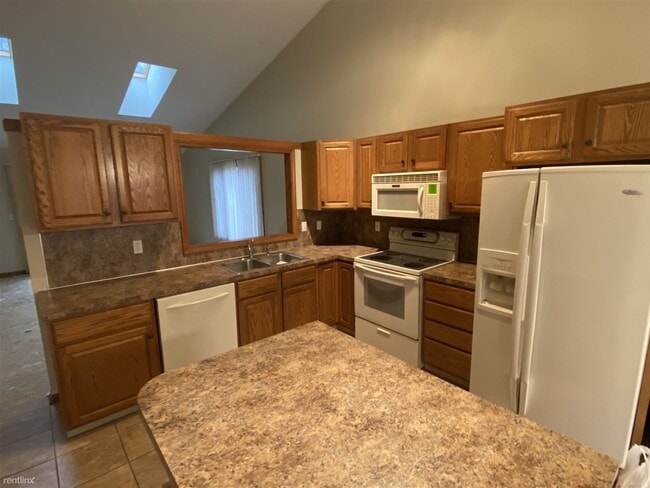 Building Photo - 60 Whispering Woods Dr