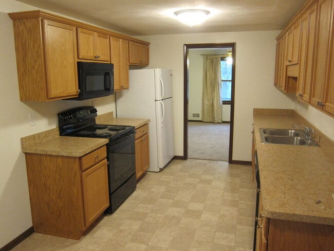 Kitchen - 551 Hooper Rd