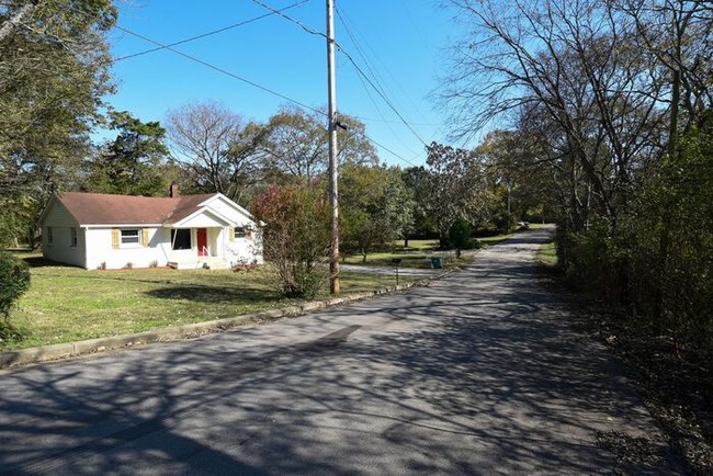Foto del edificio - 1037 Highland Cir