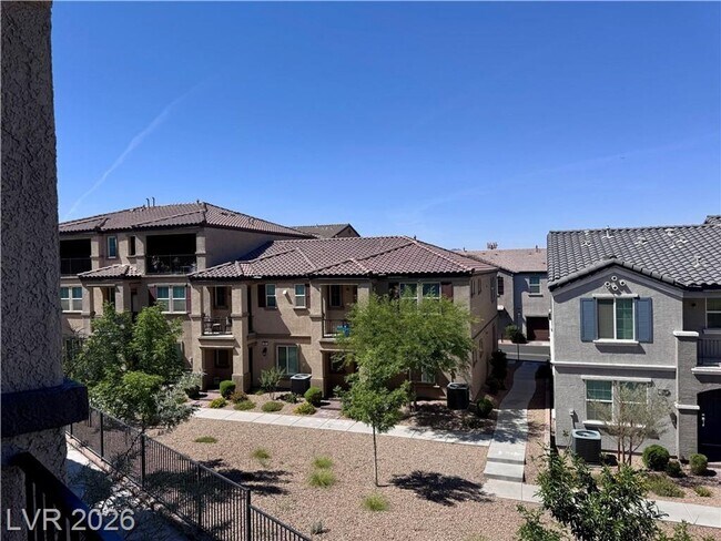 Building Photo - Brand-New Juniper Hills Townhome with 4 Bedrooms, Loft & Dual Balconies