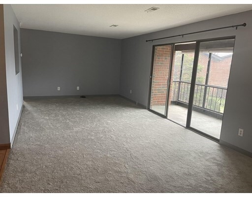 Primary Photo - 221 Oak St