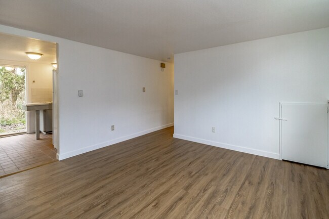 Building Photo - 13314 86 Ave E