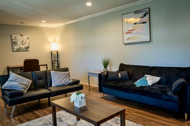 Foto del edificio - 6321 Del Monte Rd