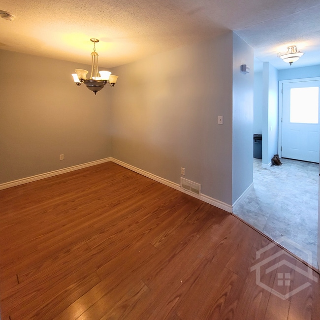 Building Photo - 3-Bedroom Townhouse in Woodstock!!