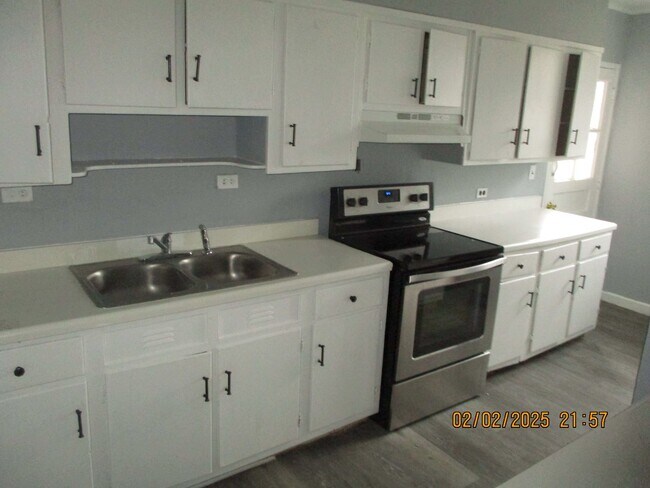Building Photo - 1610 Gardner Dr