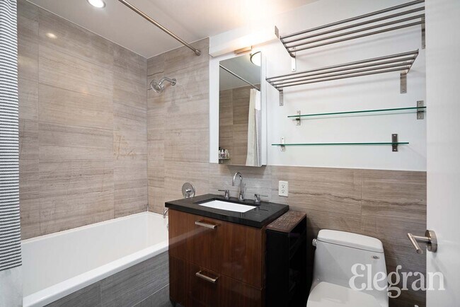 Foto del edificio - 560 Carroll St