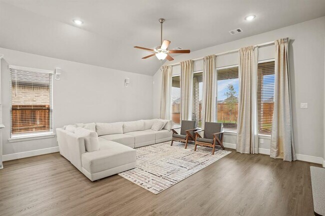 Building Photo - 3027 Lantana Trl