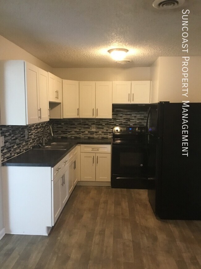 Building Photo - Amazing 3BR/2BA Home On The Westside Is Co...